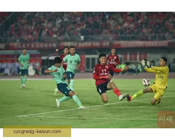 热门比赛回看：足球赛季精彩瞬间持续吸引球迷关注