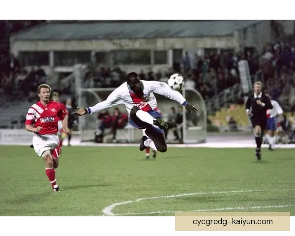 科特迪瓦德罗巴时代的足球成就与影响力分析